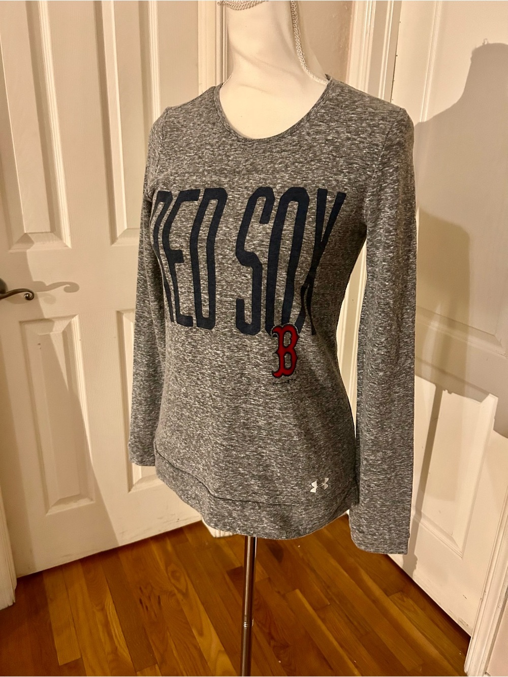 Boston Red Sox Under Armour Long Sleeve Shirt Women’s XS